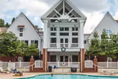 Image de Charming 2-bedroom condo in pleasant Williamsburg with WiFi, Ac, fitness room