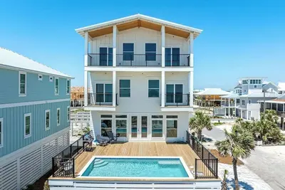 Image de Beachfront, 2nd level pool, 6Bd, 7Ba, Sleep 20, Patio, fire pit.