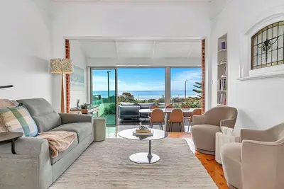 Image de Birdy Beach House An Idyllic Oceanfront Lifestyle