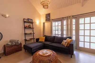 Image de apt. 1: Charming 2-bedroom/ 2 bathroom apartment with WiFi/saltwater pool