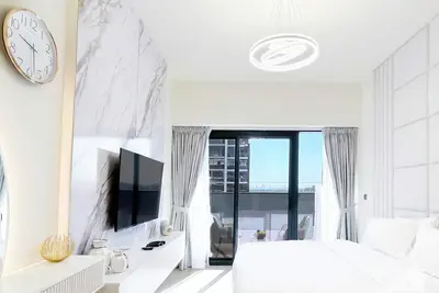 Image de Luxury Living in Azizi Riviera | Cozy Balcony