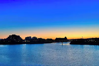 Image de Spectacular Waterfront Executive Suite!