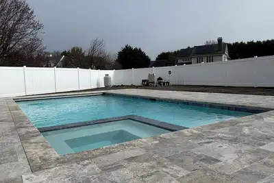 Image de New 2025 Saltwater Heated Pool & Hot Tub -Less than 5 Minutes from Nauset Beach!