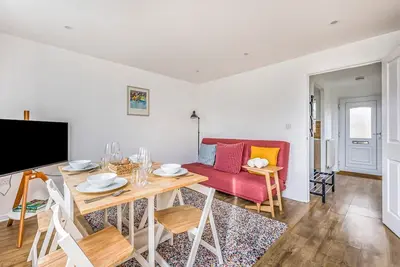Image de Charming Coastal Home with Garden | Pass The Keys