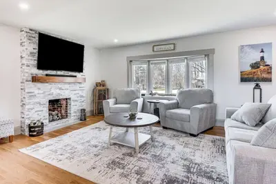 Image de Acres Away - Spacious Maine Retreat w\/ Bunkhouse