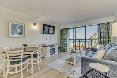 Image de Panoramic 1br Oceanfront View Suite