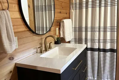 Image de Cabin 1, Cozy Cottage with WiFi, Fireplace and Whirlpool Tub in Duffield, Va