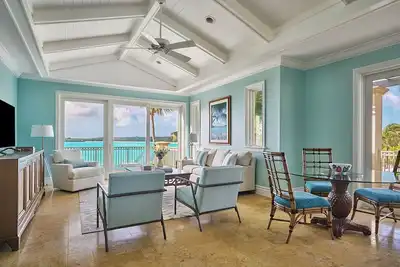 Image de 2 Spacious Oceanfront Room: Outdoor Pool Access with Panoramic Ocean Views