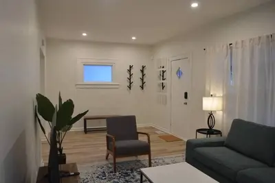 Image de Welcome To Your Ideal Home in Indiana!