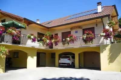 Image de Maison de vacances 'L'orée Du Bois' avec vue sur les montagnes, Wi-Fi et climatisation