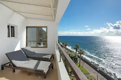 Image de Maison de vacances 'The Yellow House' avec vue sur la mer, balcon et Wi-Fi