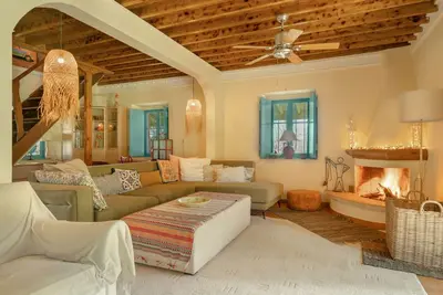 Image de Maison de vacances 'Lefkadas Bohemian Cottage' avec vue montagne, Wi-Fi et climatisation