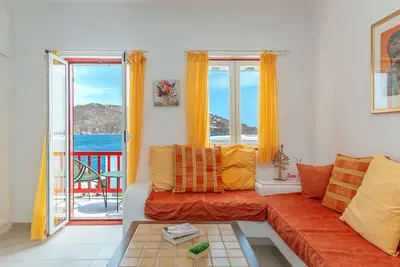 Image de Appartement \"Apollon House\" avec vue sur la mer, Wi-Fi et climatisation