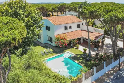 Image de Villa 'America Urbanizacion Roche' avec piscine privée, Wi-Fi et climatisation