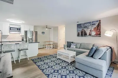 Image de Beach Condo Retreat Walk to Award-Winning Beaches!
