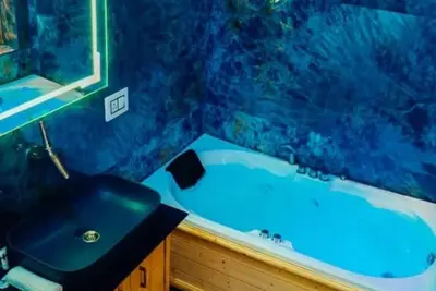 Image de Lovely Hawk Wooden Cottages - Nature, Comfort, and Jacuzzi Bliss for Two.
