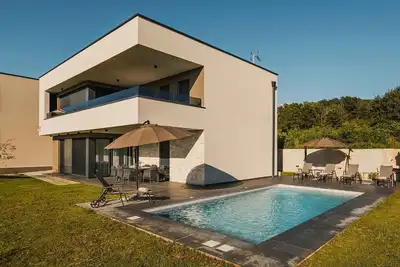 Image de Villa avec climatisation et piscine extérieure