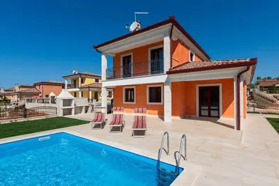 Image de Villa avec climatisation et piscine extérieure