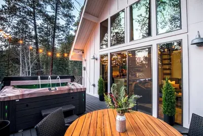 Image de Hot Tub + Fire Pit - Games + Loft - 20min to Durango-Silverton Train