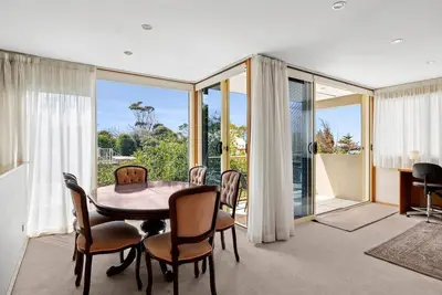 Image de Torquay Zeally - A cozy 2-story townhouse perfect for families and located near the beach.