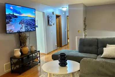 Image de Spacious, newly remodeled kitchen centrally located