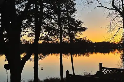 Image de Lakeshore family cabin retreat