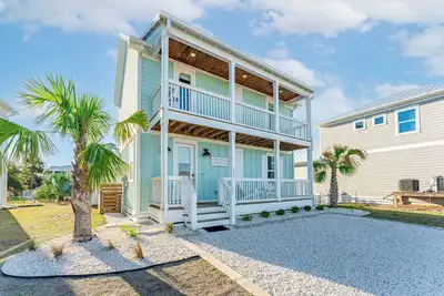 Image de Experience a Capecation! Coastal breezes, gulf glimmers and steps to the beach!