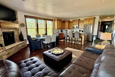 Image de Mountain 2 Lake Retreat -\nAdventure all yr long Skiing, Boating, Biking, Hiking!