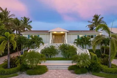 Image de Serene Direct Beachfront Haven - N