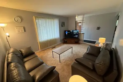 Image de Cozy 3-Bedroom private home with pool table and gym