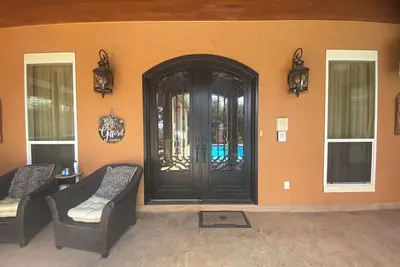 Image de Charming 3-bedroom house with WiFi Fischer. Porch/pool overlooking Canyon Lake