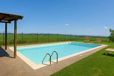 Image de Maison de vacances privée avec piscine privée, Wifi, Tv, balcon, vue panoramique, près de Sienne