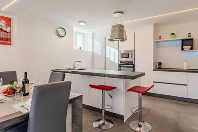 Image de Agréable appartement pour 4 personnes avec Wifi, bain à remous, Tv, terrasse et parking