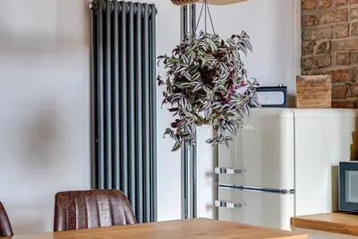 Image de Historic Hoole Haven: Stylish 1br Apt