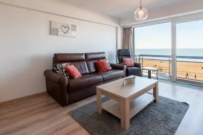 Image de Appartement à Ostende avec vue directe sur la mer
