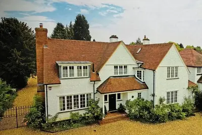Image de Spacious family home with large garden and parking