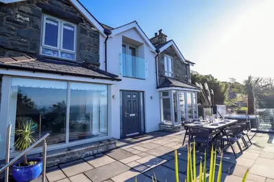 Image de Aelfor, pet friendly, luxury holiday cottage, with hot tub in Harlech