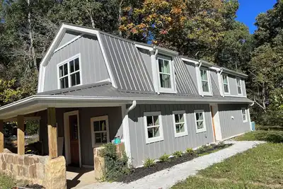 Image de Quaint and Cozy 3-bedroom home loaded with charm and amenities in  Coalmont