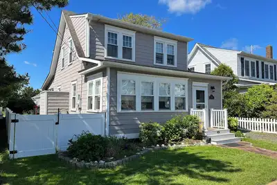 Image de Sun, Sand, and Savings in this Cozy Cottage Near the Beach & Bay!