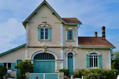 Image de Authentic, lovely villa just 50m from the beach for up to 22 people