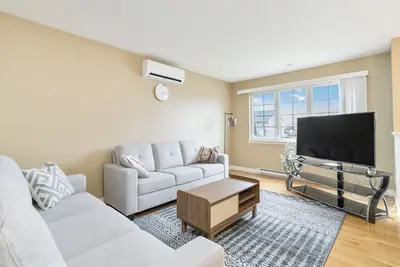 Image de Comfortable 3 bedroom home, Great location and closer to Magnetic Hill.