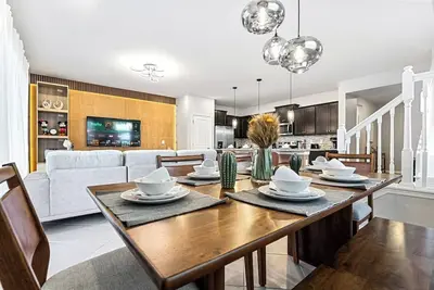 Image de Brand New, Stylish Home 5b/4. 5b, Heated Pool & Bbq