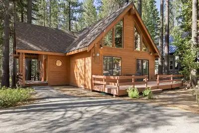 Image de Happy Trails Family Cabin - backs up to miles of trails!