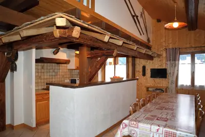 Image de Gîte dans une ferme traditionnelle. \nTerrasse avec piscine. \nAnimaux acceptés