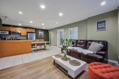 Image de Burquitlam Cozy 2 Bedroom suite with garden view