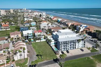 Image de New! Coronado 302 (2-Bedroom Home) with Pool