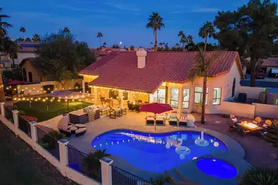Image de Family Oasis! Free Chilled Pool+Spa, Golf+Lake View, Bbq, Putting Green, FirePit