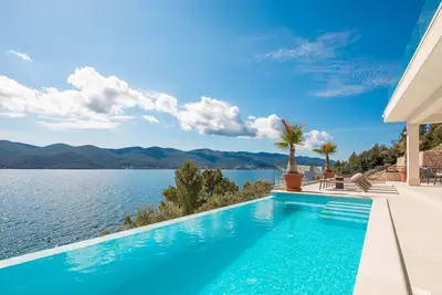 Image de Beachfront Villa Maris with Pool