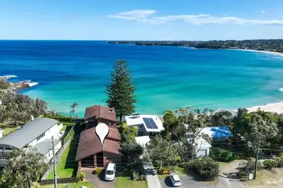 Image de Oceans Edge - Spectacular home with ocean views on the hill of Mollymook Beach