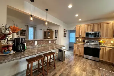 Image de Charming 3-bedroom home in Ironwood with custom tiled showers. Dog-Friendly.